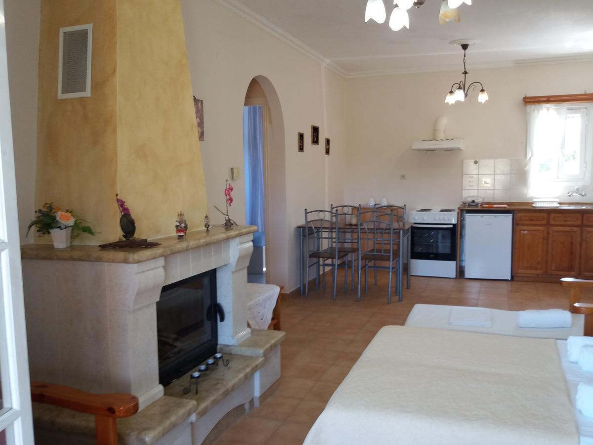 Athineos Apartments Коммено Екстер'єр фото